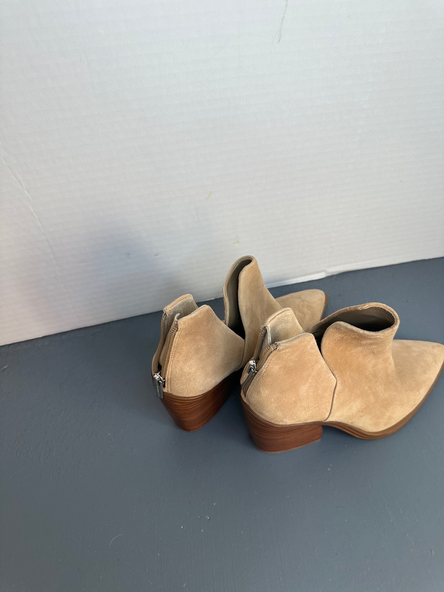 Vince camuto shoes size 8