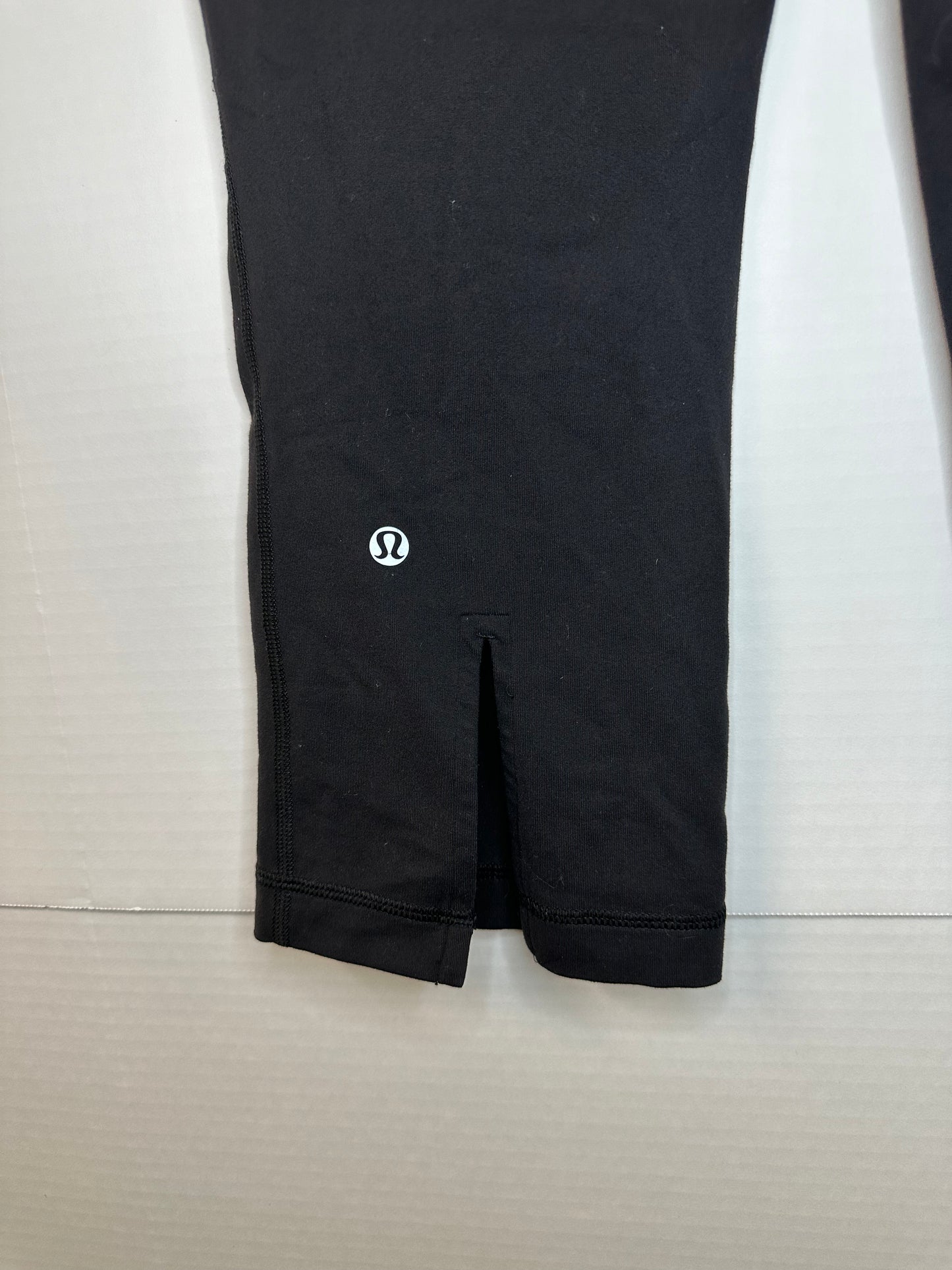 Size 6 Lululemon Capri pants